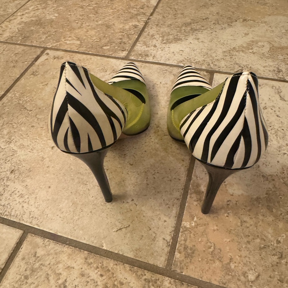 Mix No. 6 Black and White zebra Striped Heels with Green Accent - Picture 3 of 6